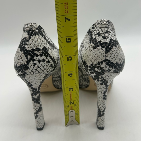 Michael Kors Amara Snake Embossed Leather Pumps Grey Size 7M NWB - Picture 8 of 10